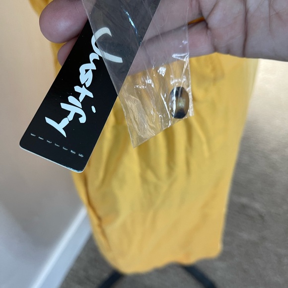 NWT Justify medium collared mustard button down dress, tie waist and pockets! - Picture 14 of 14